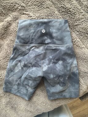 Lululemon Women's Tie Dye Biker Shorts